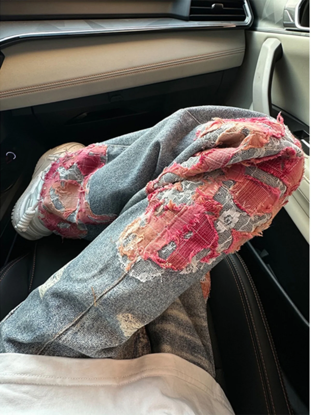 

Прямые джинсы с пламенным кружевом и вышивкой в стиле пэчворк, мужские джинсы в американском стиле High Street Sle, небольшой дизайн, чувственный облегающий крой