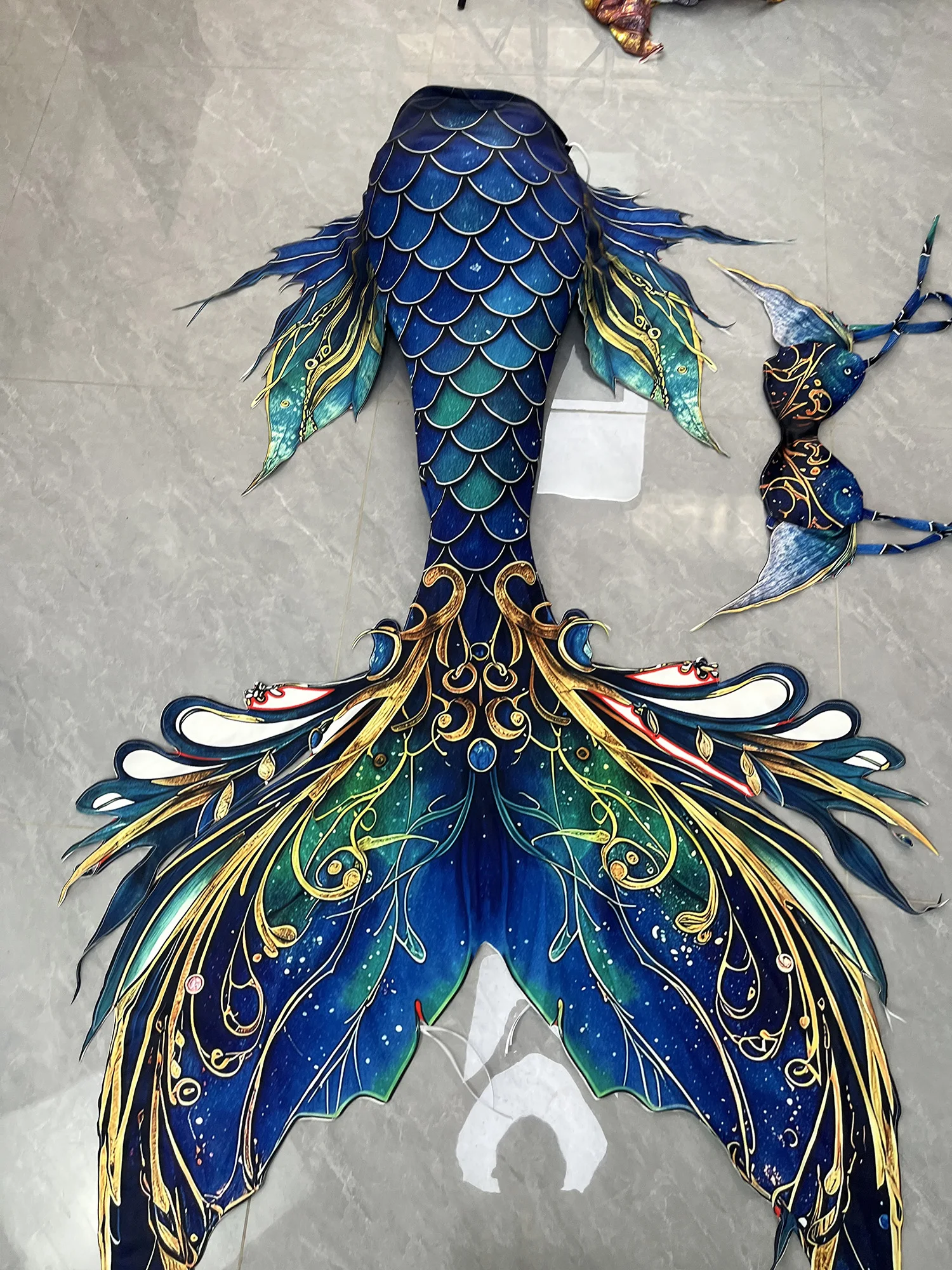 

Colorful Dragon Bone Fish Pattern Mermaid Tail Custom Made For Aquarium Diving & Stage Performance Fantasy Dragon Ridge Mermaid