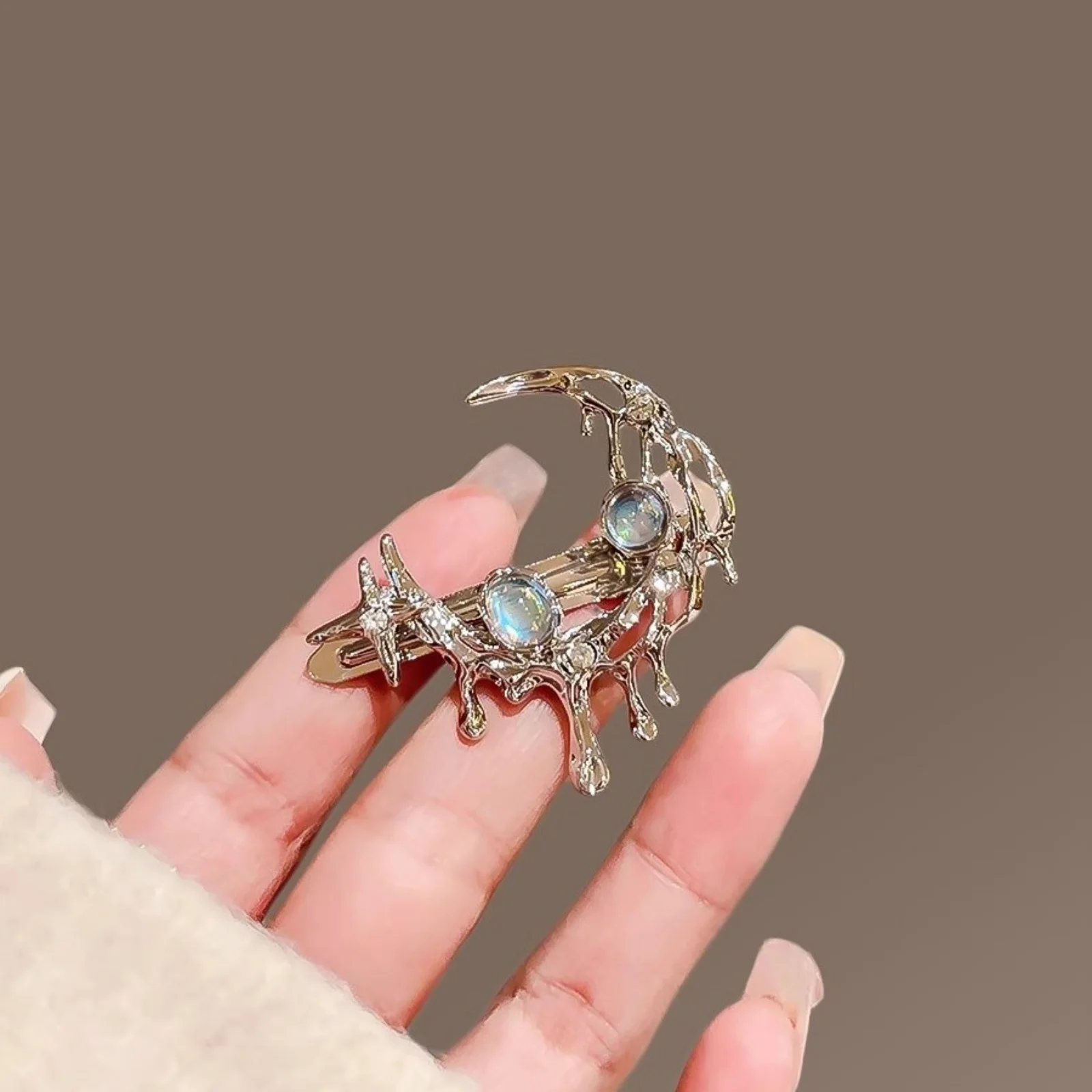 Pinza para el pelo con borlas de luna para mujer, elegante pasador de pelo con diamantes de imitación y borlas en forma de gota de agua, accesorio de moda para el cabello para bodas