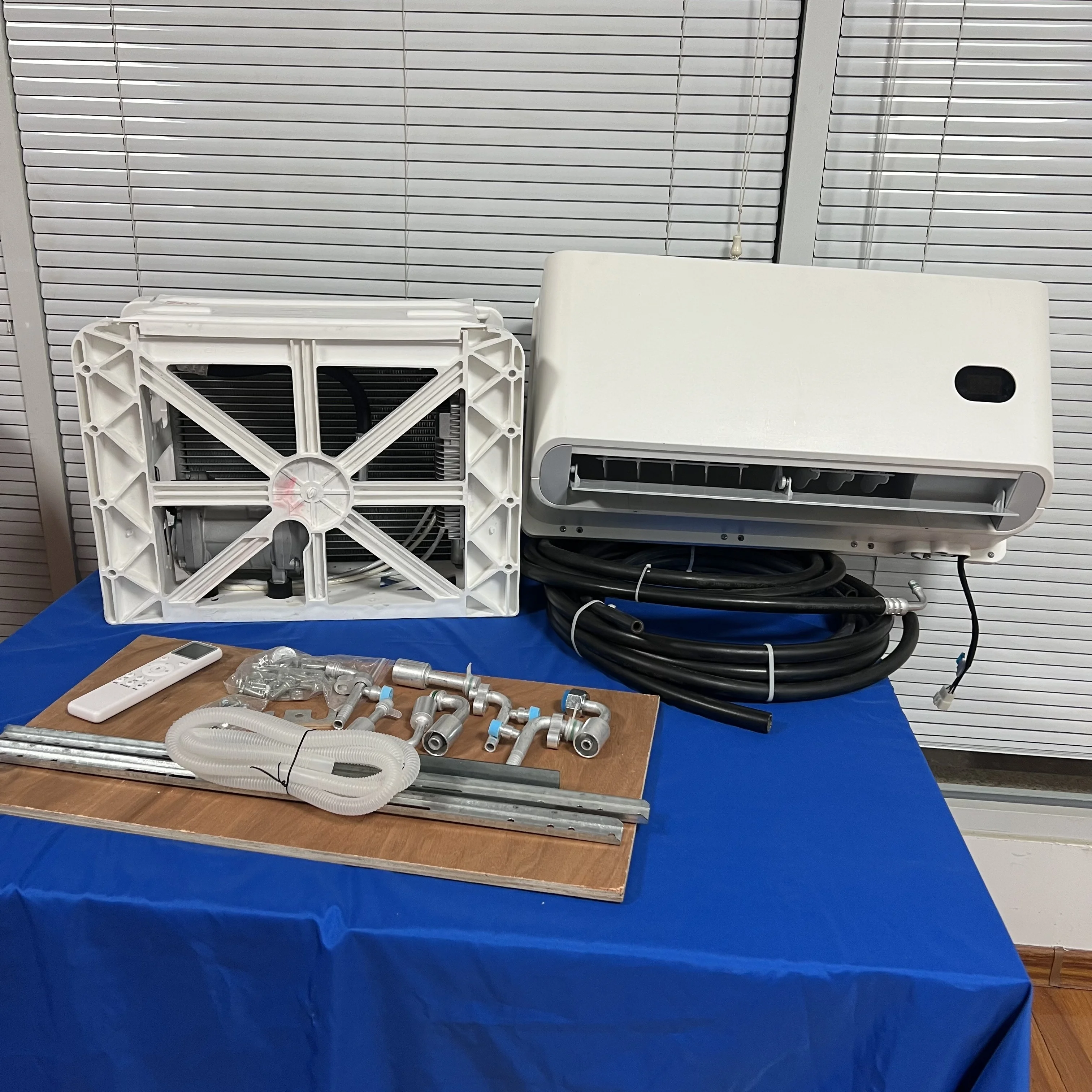 Condizionatori d'aria divisi da 12 V, aria condizionata da 24 Volt per auto, camper, camion, barche