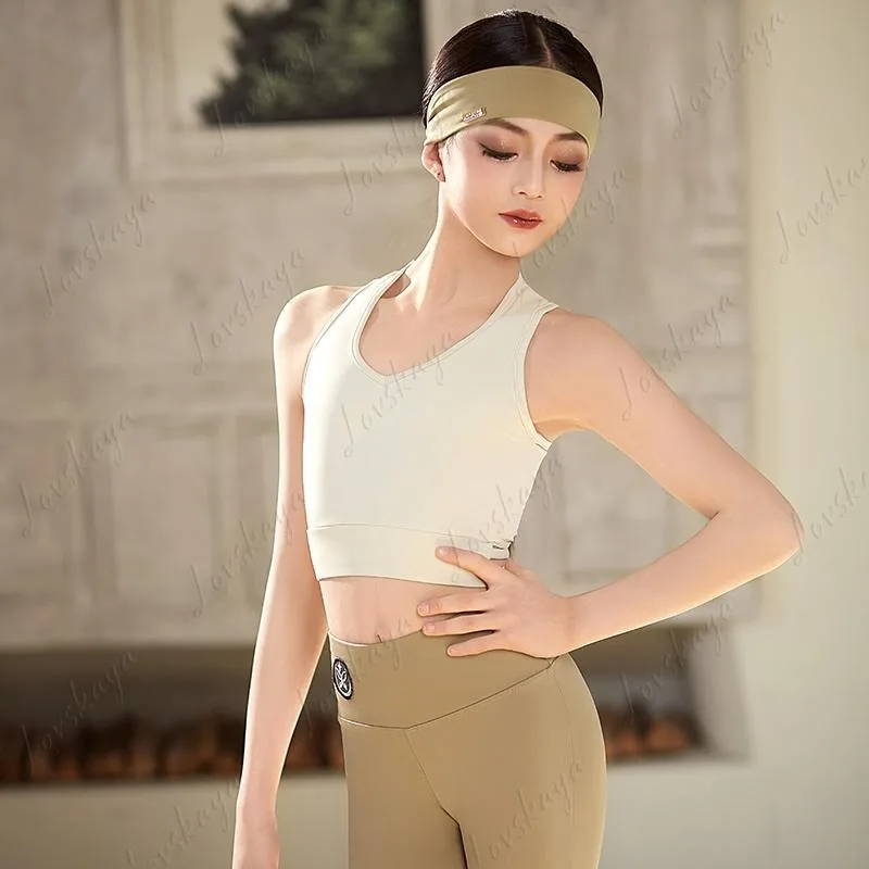 

Костюм для латинских танцев, комплект из трех предметов, четырехсезонный стиль, приталенный крой, демонстрирующий длинные ноги, без слинга на спине, демонстрирующий тонкий