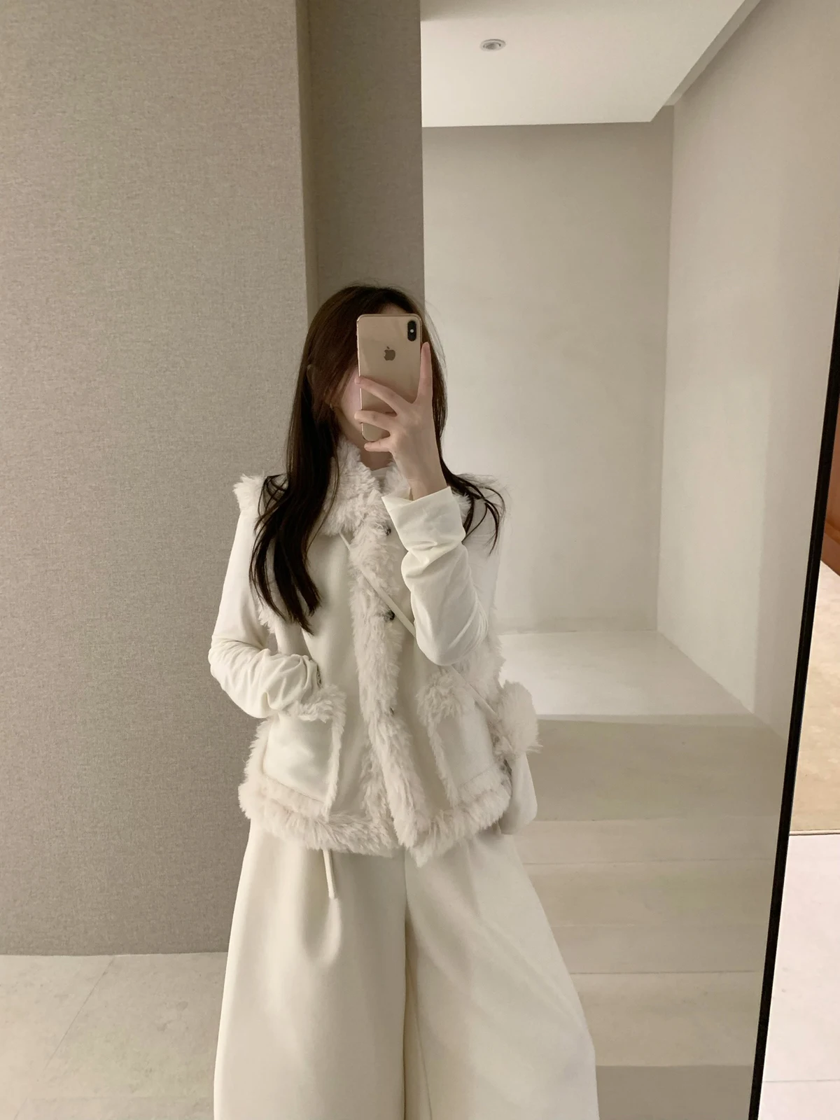 

Корейский меховой жилет с кукольным воротником, женский осенне-зимний дизайн, маленький мешковик с V-образным вырезом, полиэфирное волокно