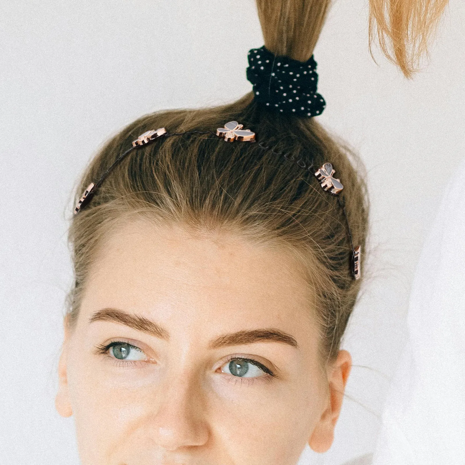 Butterfly Pearl Invisible Hair Clip Comb Iron Material Easy to Use Versatile Hair Styling Accessory for Daily Wear Special