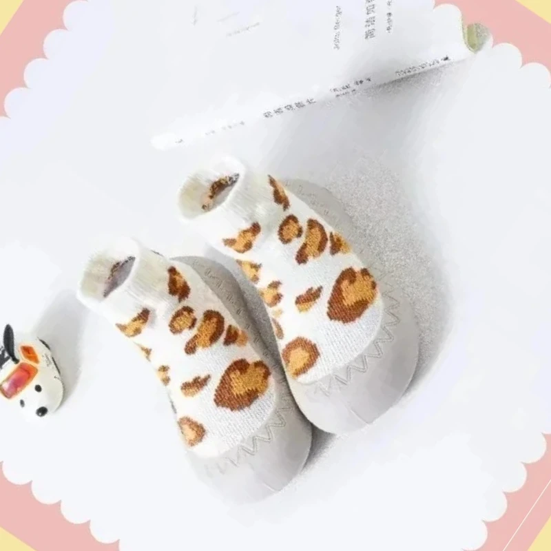 

Новая летняя маленькая сумка с героями мультфильмов, носки средней длины, детская домашняя нескользящая обувь на мягкой подошве для малышей, предотвращающая столкновения ног