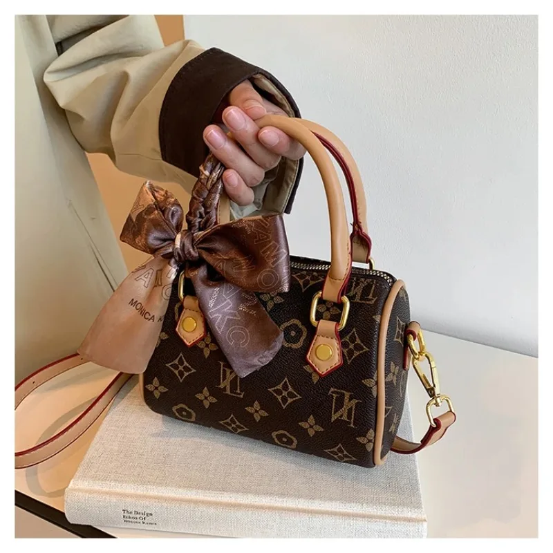 Classic Designer Paris Trendy Design Diaper Bag Fashionable Luxury Leather Ladies Shoulder Bag Casual Simple Vintage Bag