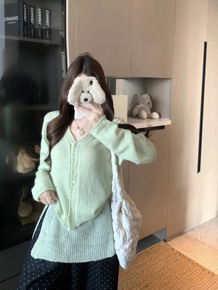 

Мягкий вязаный кардиган с длинными рукавами и V-образным вырезом, свободный крой, женский, весна 2026, модный, в корейском стиле, нежный, ветрозащитный, верхняя одежда