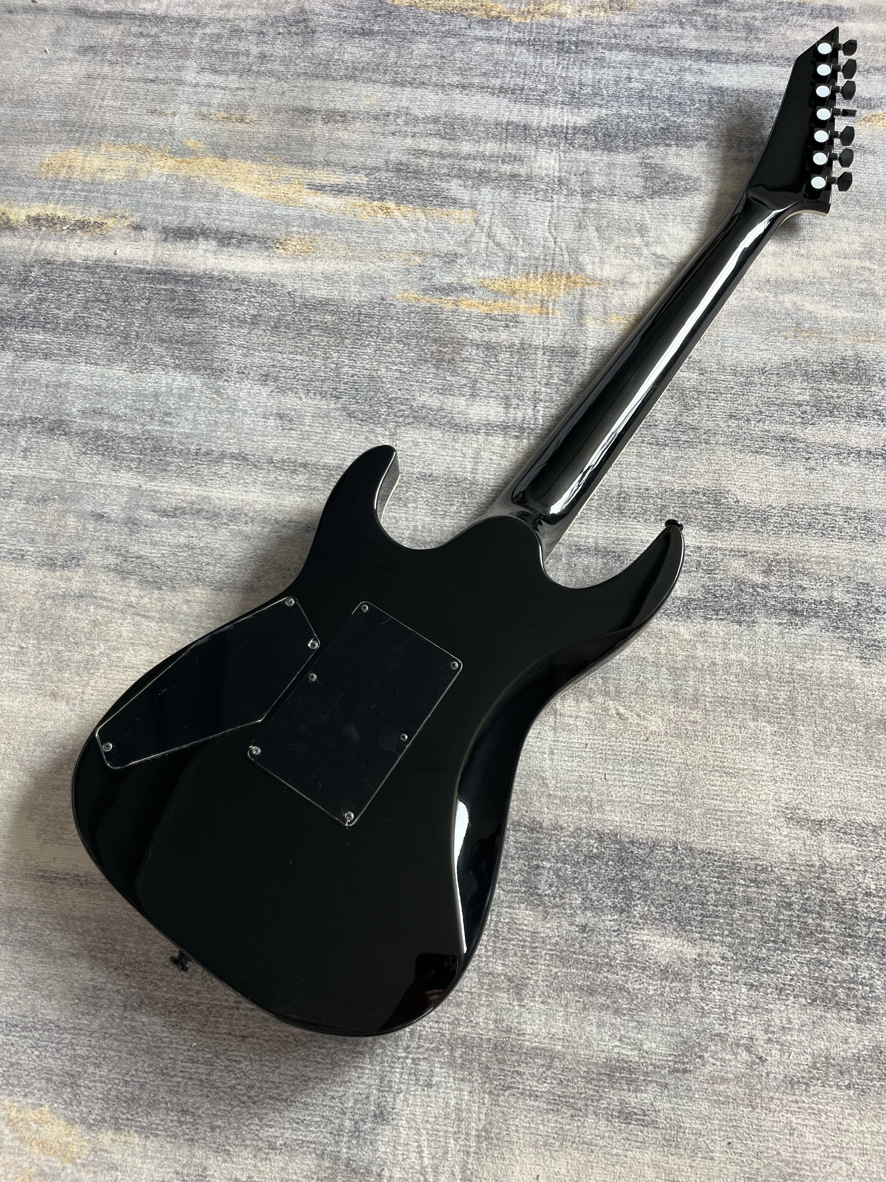 

Китайская электрогитара, 7-струнная система тремоло синего цвета с пламенным кленовым верхом