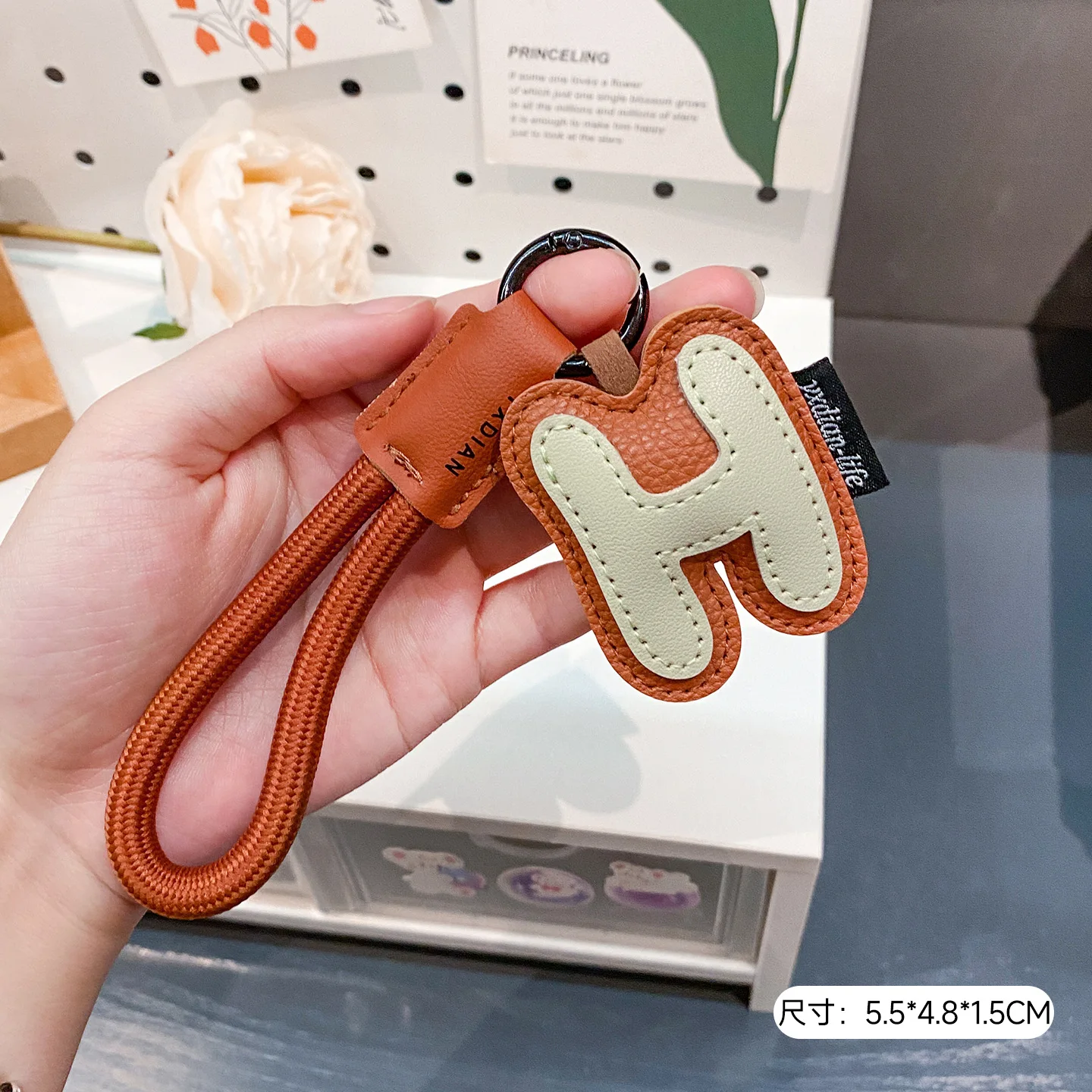 ラビュブ4.0 モンスターズ ピンフォーラブシリーズ レザーレターランヤード ミニラビュブ10cmドールペンダントキーホルダーアクセサリー用