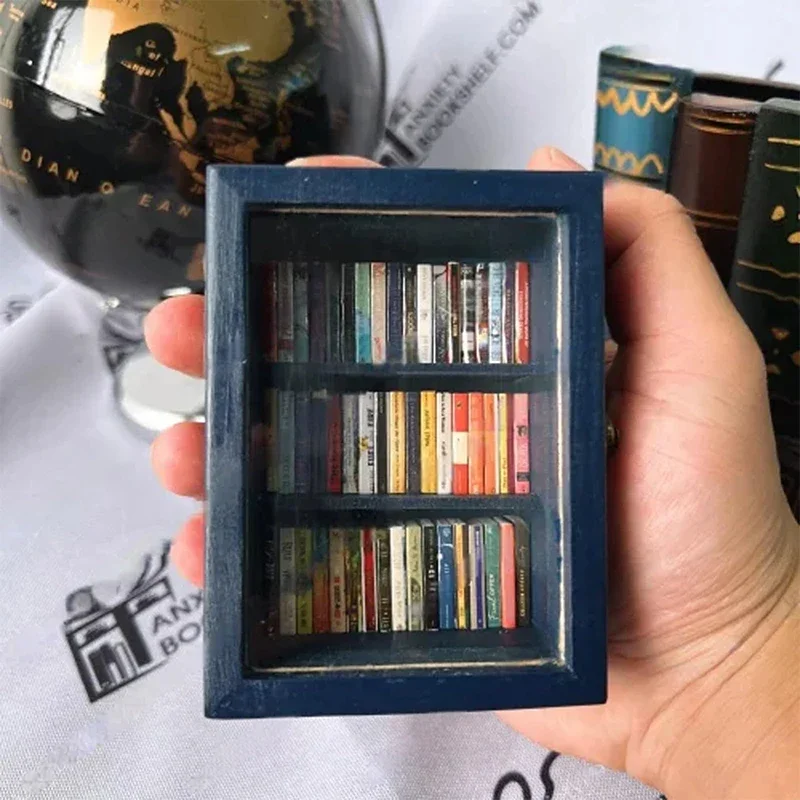 

Мини-книжная полка с 20 шт. мини-книги, миниатюрный книжный комплект, книжная полка, встряхивание тревоги, мини-библиотека, маленькая книжная полка, орнамент, декор комнаты
