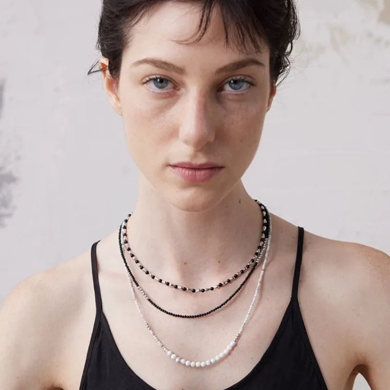 

Модное ожерелье 2026 года с черным агатом и серебряными бусинами, женское, высококачественное, трендовое, двухслойное, с перекрывающимися элементами, с застежкой OT