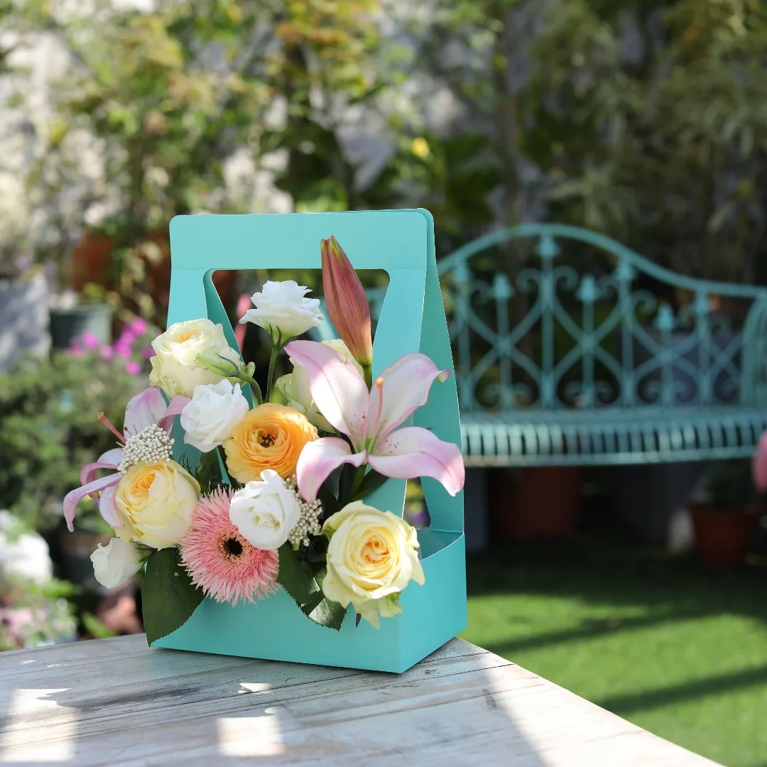 

200pcs Romantic Surprise Flower Craft Set Reusable Handmade Gift Box with Preserved Flowers,DIY Flower Box, Portable Flower Bag
