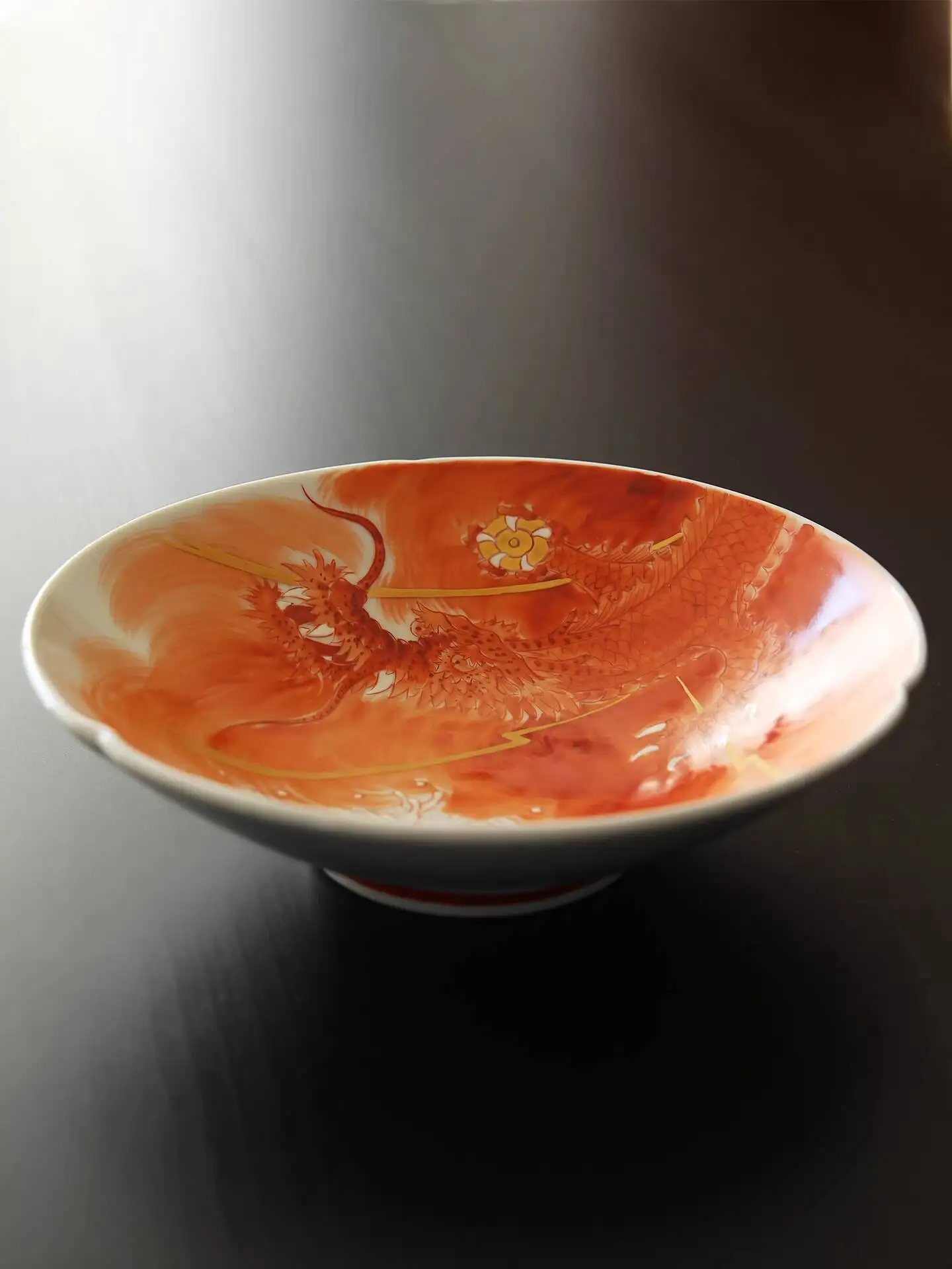 Kutani Ware Master Fukuda Ryosuke's Hand-Painted Red Dragon Pattern Plate, High-End Tableware For Japanese Cuisine And Sushi