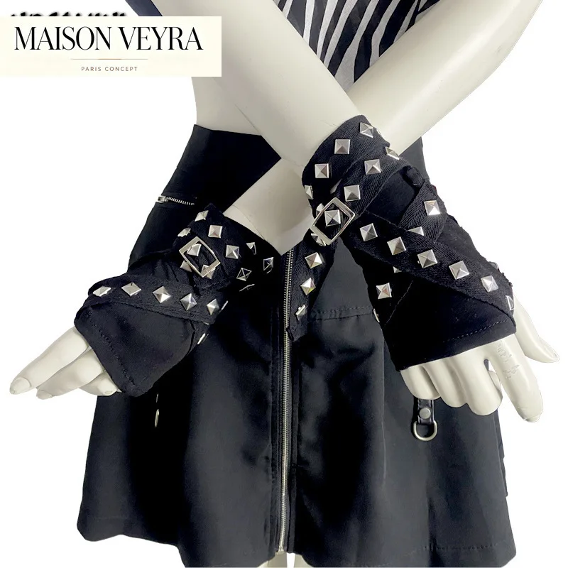 guanti-corti-neri-punk-con-borchie-da-donna-stile-harajuku-guanti-gotici-cosplay-grunge-scaldabraccia-estetica-y2k-autunno-2026