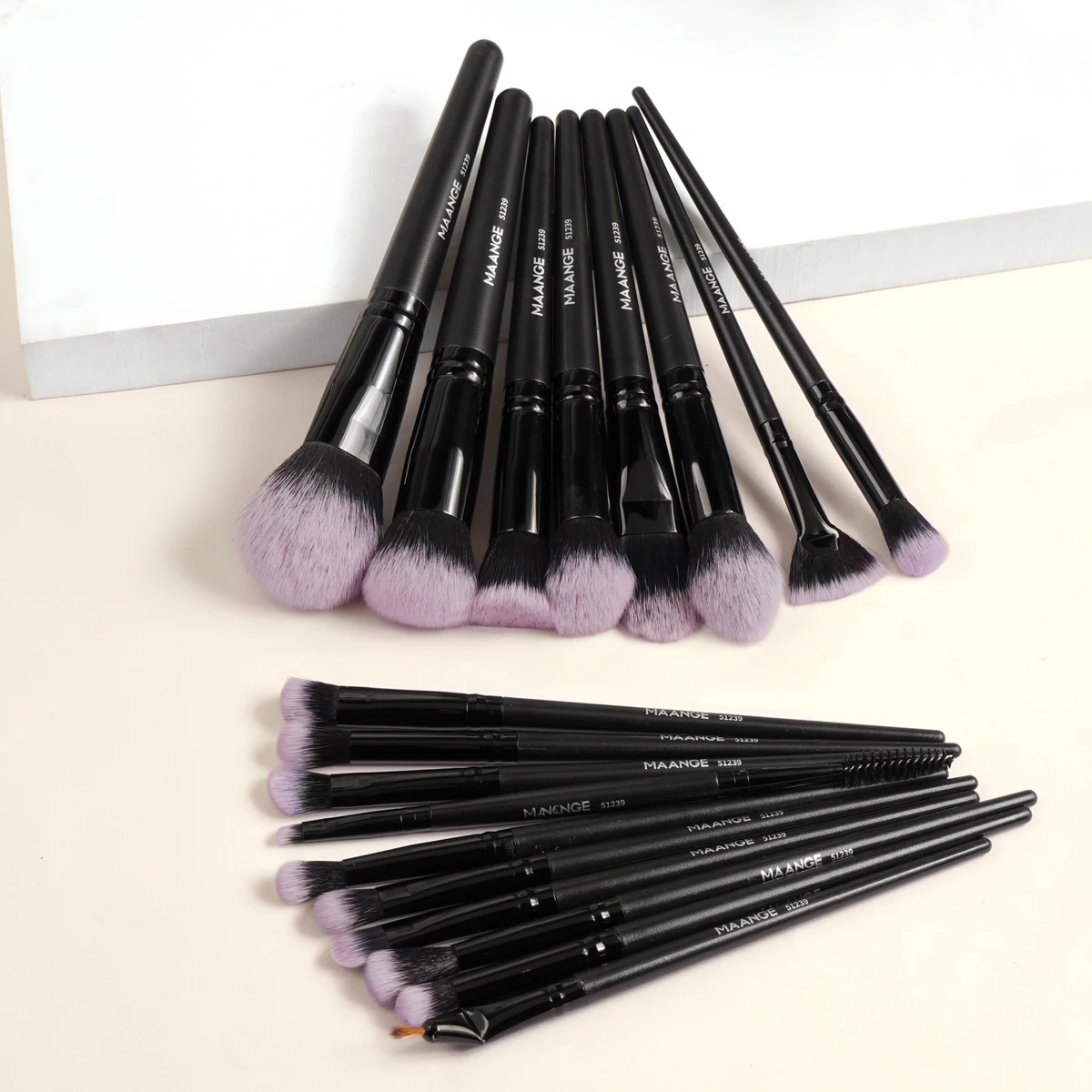 MAANGE Professional Makeup Brushes Set 18pcs Powder Foundation Blush Bronzer Eyeshadow Makeup Brush for Liquid Beauty Tools Kit