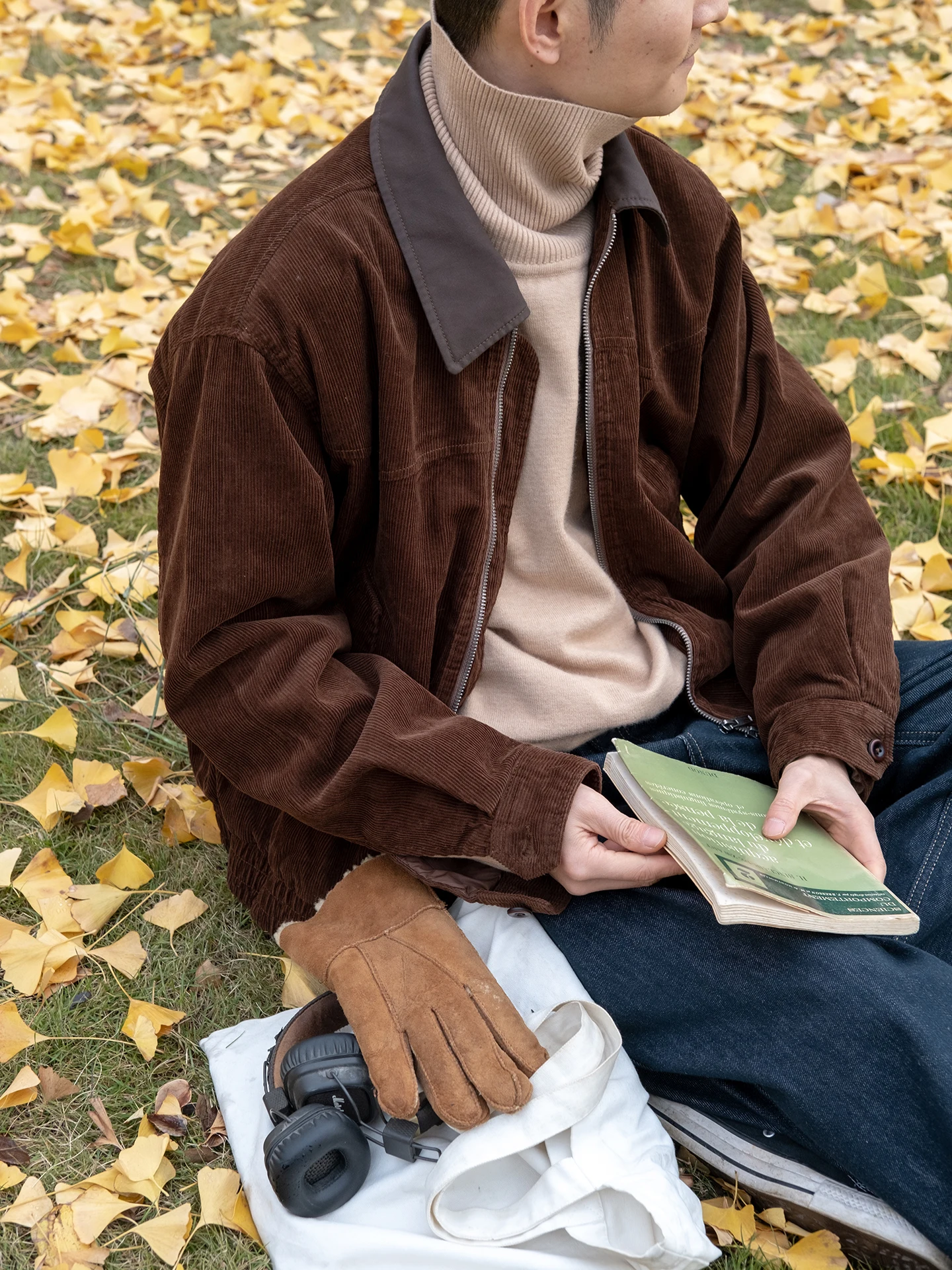 

Loose Fit Corduroy Jaet with PU Collar Patchwork Design Youthful Sle for Men And Women ort Sve Zipper Closure