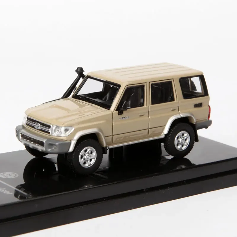 1/64 Scale Land Cruiser Lc76 2014 Alloy Car Model Ornament