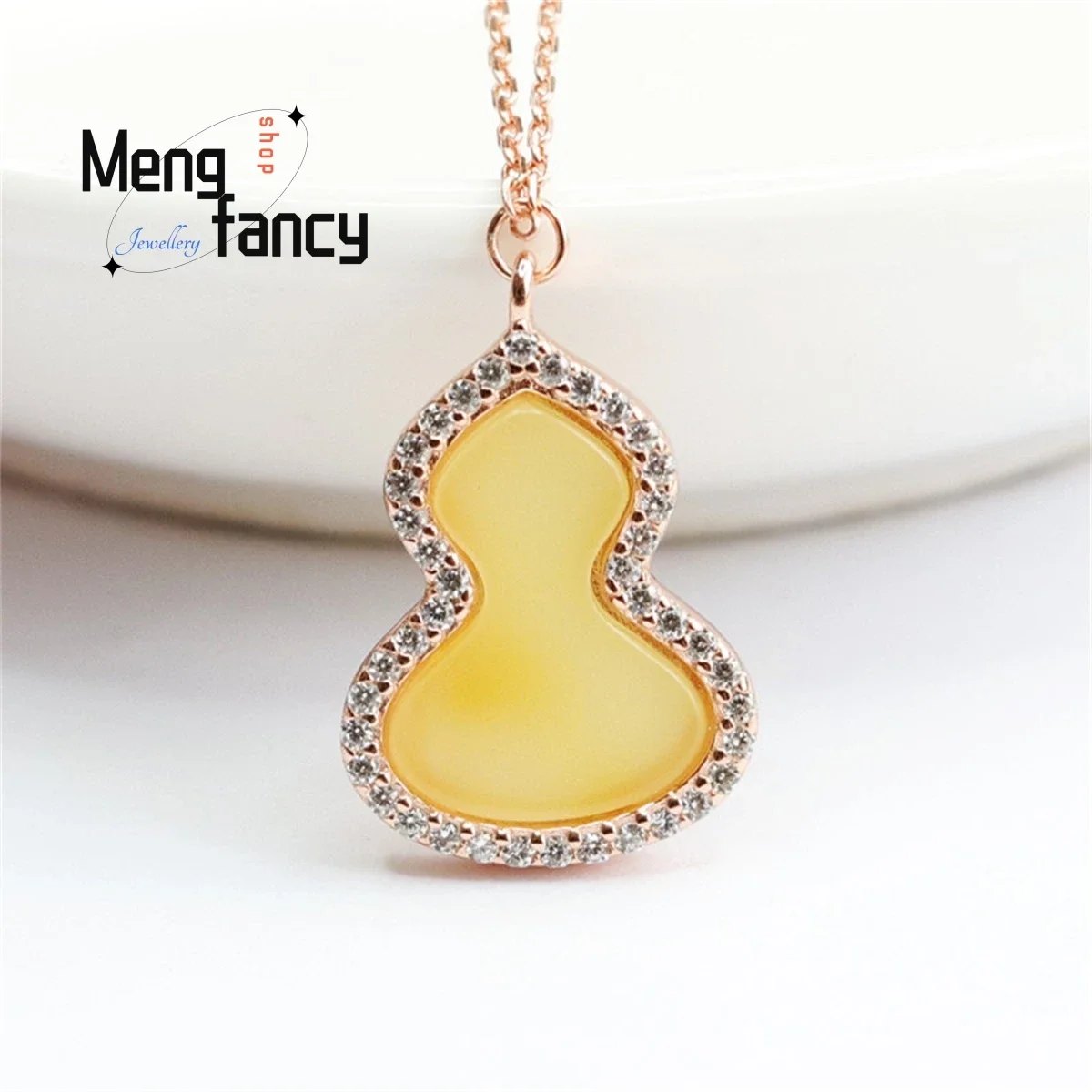 

Natural S925 Silver Inlaid Honey Wax Gourd Amber Necklace Simple Elegant Personalized Fashion Versatile Exquisite Luxury Jewelry