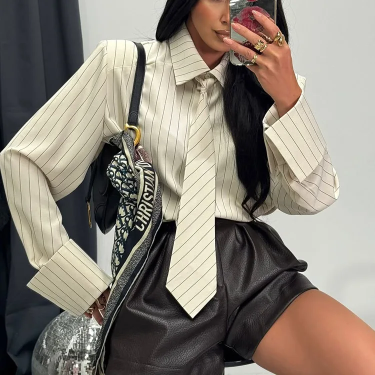 

Модные женские рубашки с полосатым принтом 2026: элегантные офисные блузки с отложным воротником и длинным рукавом, сексуальные классические укороченные топы с завязками, женская одежда