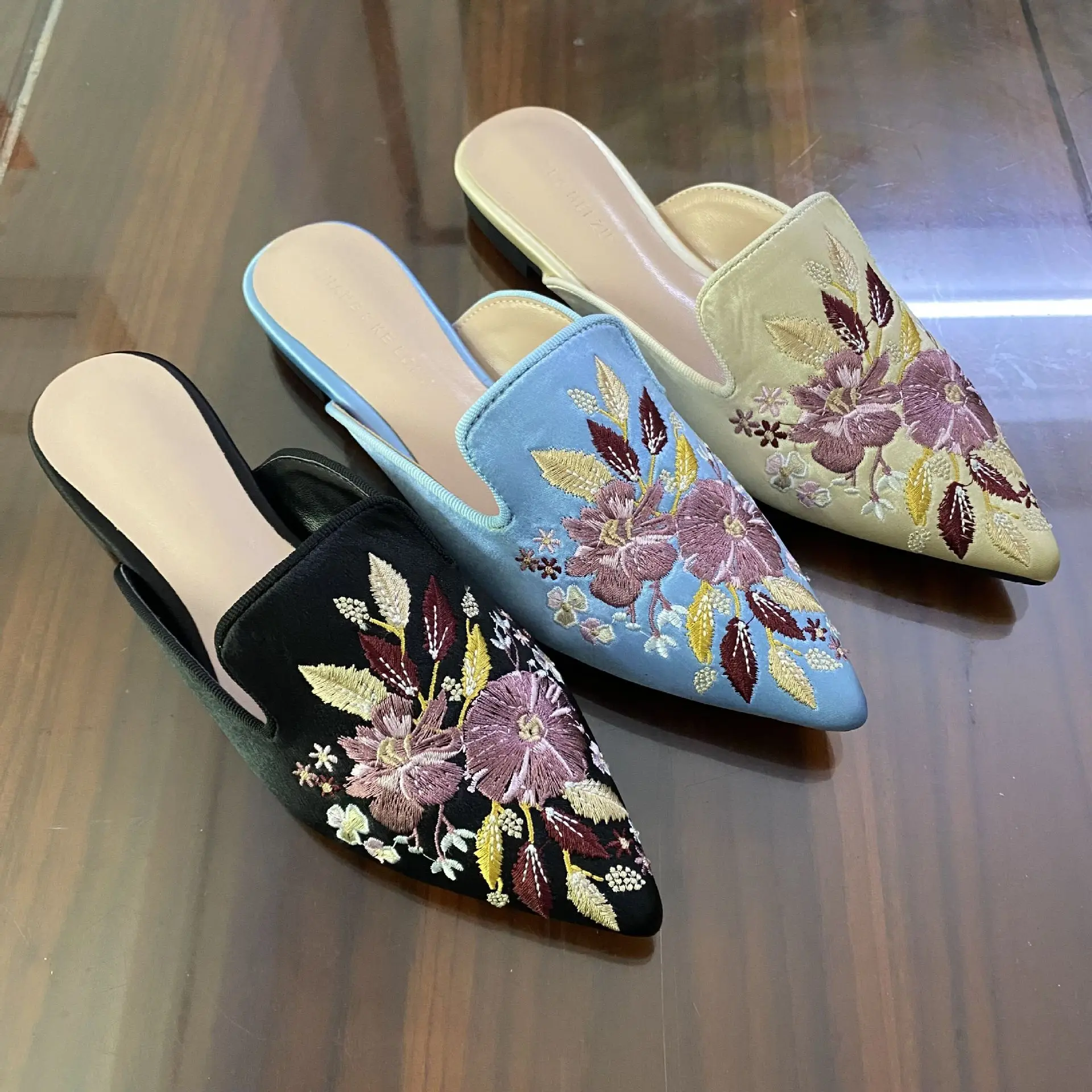 

Gorasion New Women Summer Single Shoes Embroidered Flowers Flat Bottomed Pointed Toe Mules Slippers Toe Caps Outerwear Shoes