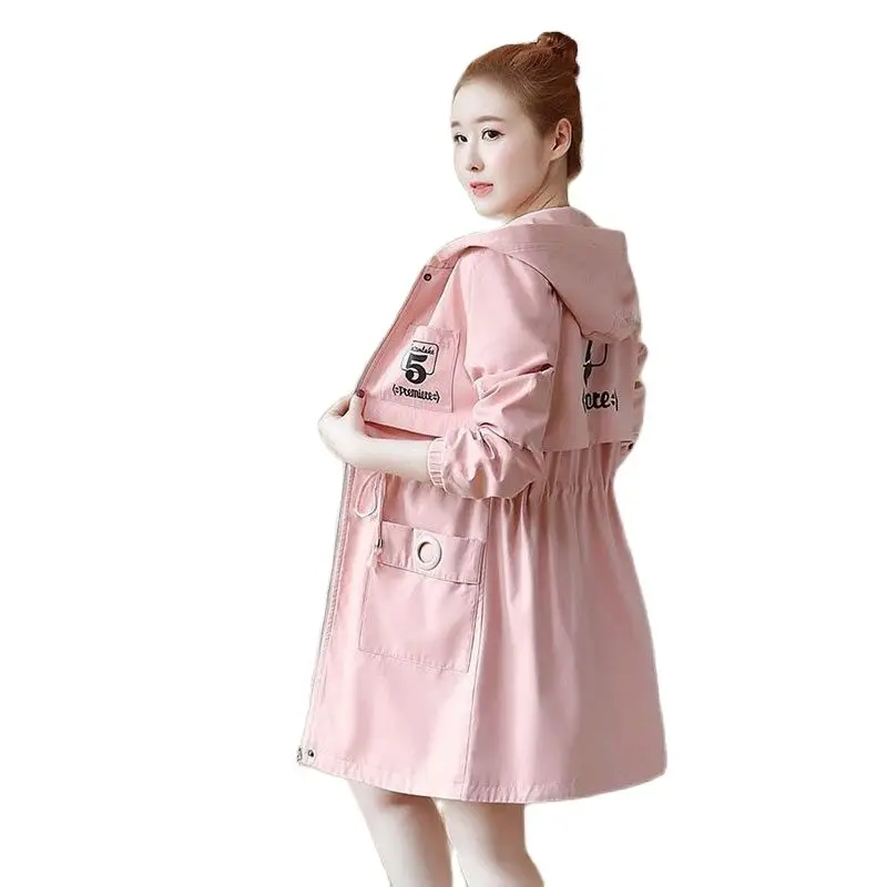 

Женская свободная куртка средней длины с капюшоном на молнии