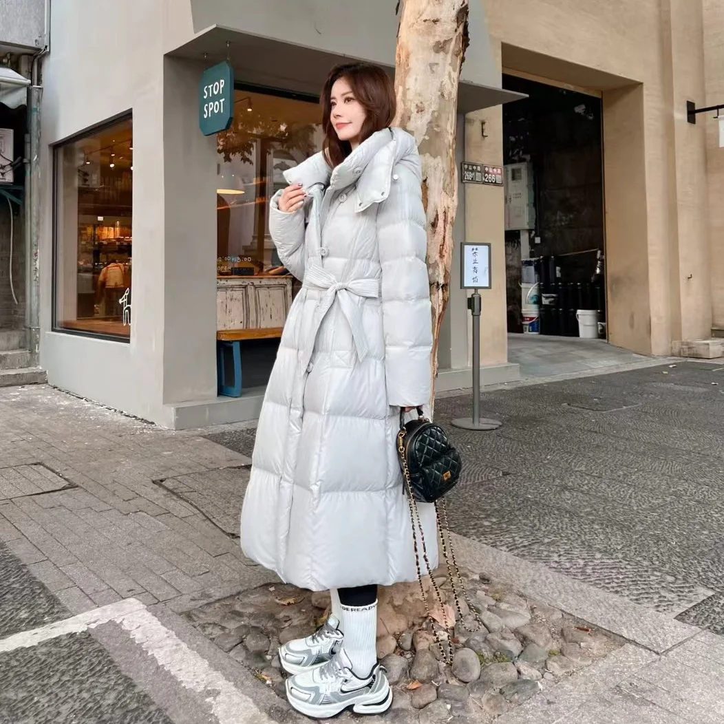 2025 Chaqueta de plumón de pato blanco de invierno europeo 90 para mujer Chaqueta larga con capucha para ir al trabajo
