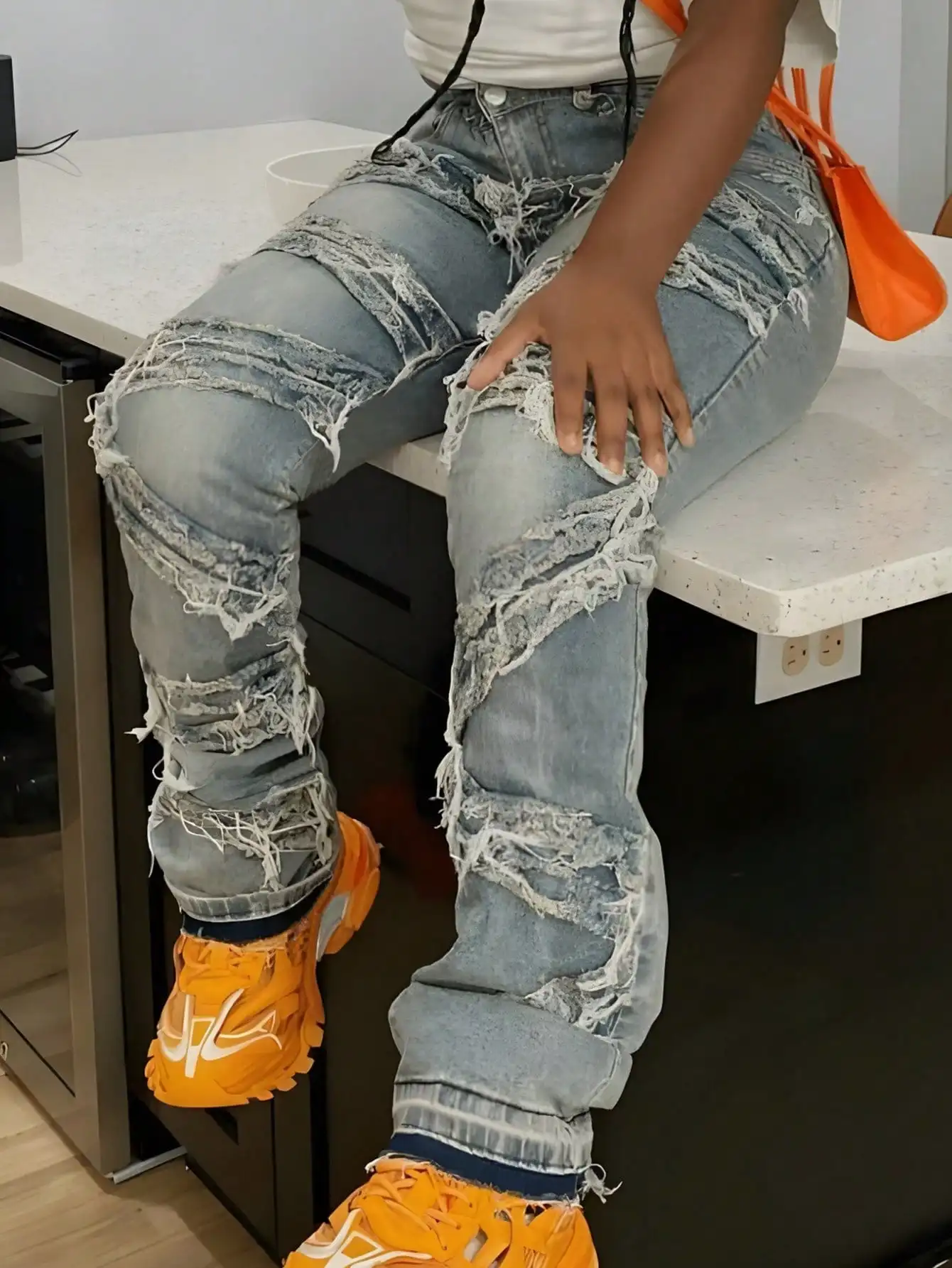 

Джинсы Y2K в стиле 90-х для женщин, с потертостями, рваными краями и диагональными карманами, в уличном стиле, идеально подходят для фестивалей и осени