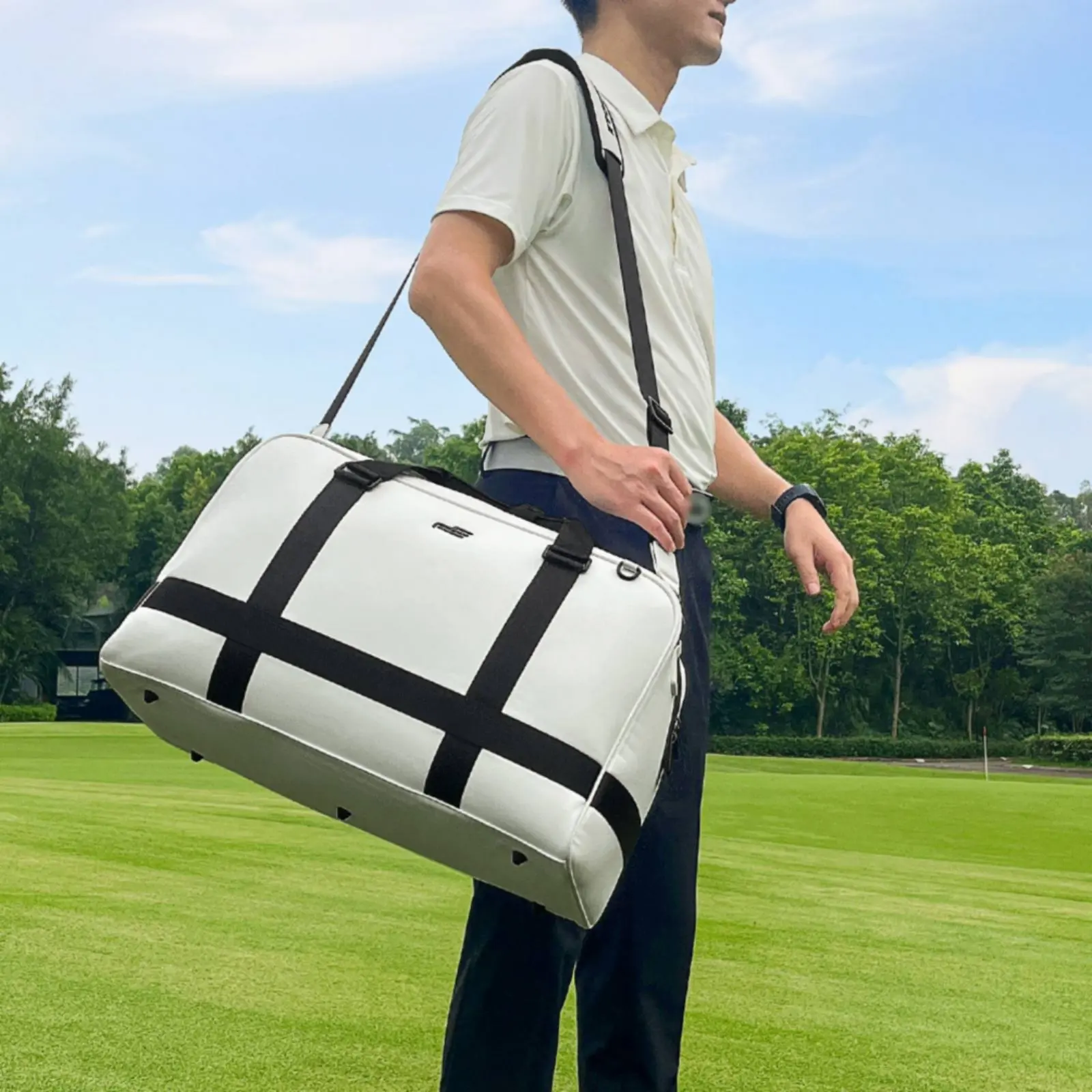Golf Clothes Bag Portable Golf Duffel Bag Shoe Compartment Duffel Adjustable Shoulder Strap Easy to Clean for Golfers, Outdoor