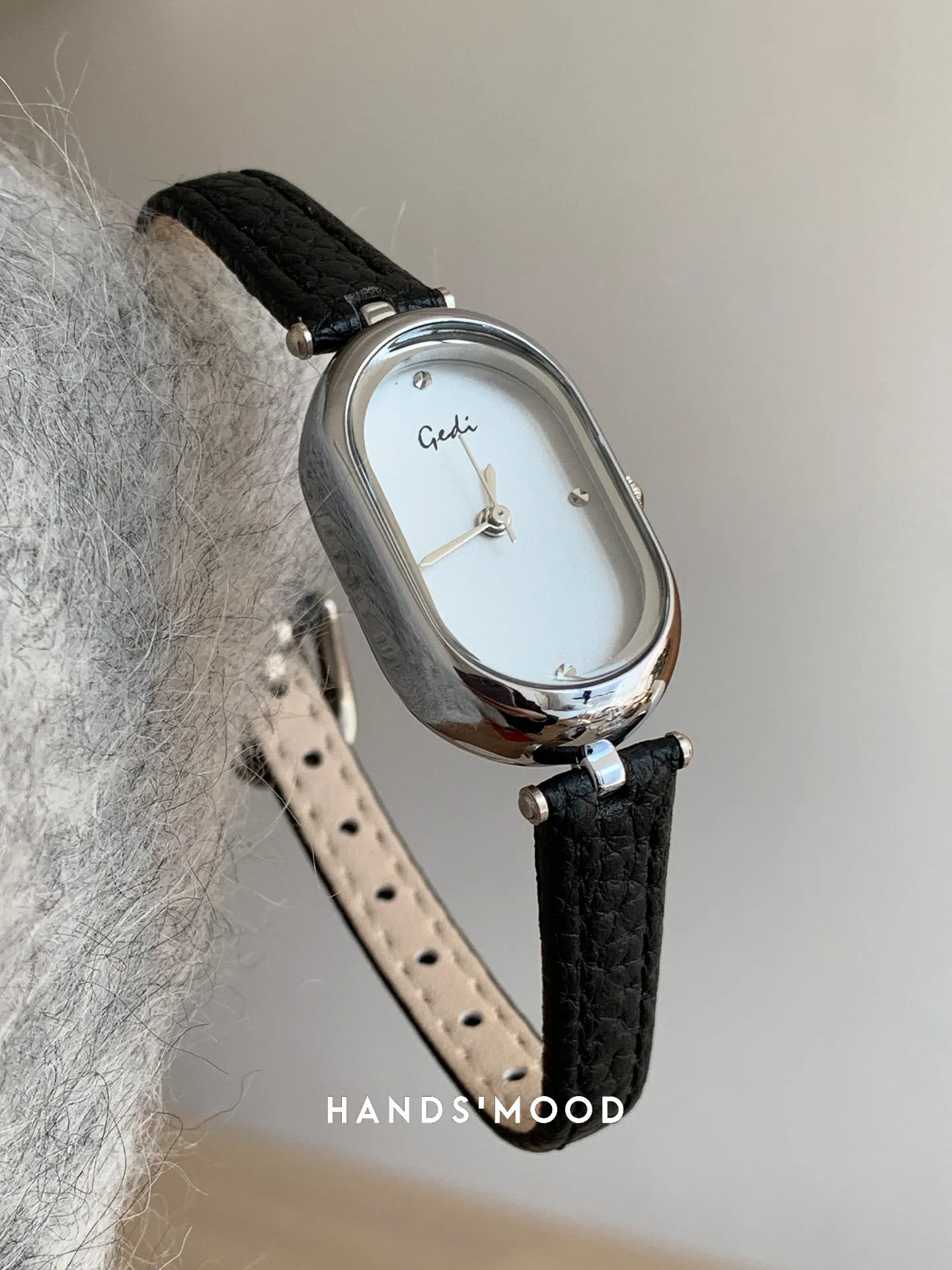 New, Simple And Stylish Oval-Shaped Women'S Watch With A High-End, Elegant Feel And Versatile Design, Made With Genuine Leather.