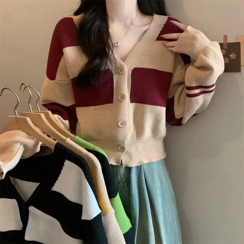 Maglione con scollo a V stile pigro Nuova versione coreana da donna con blocco colore Splicing Cardigan lavorato a maglia casual versatile Top corto