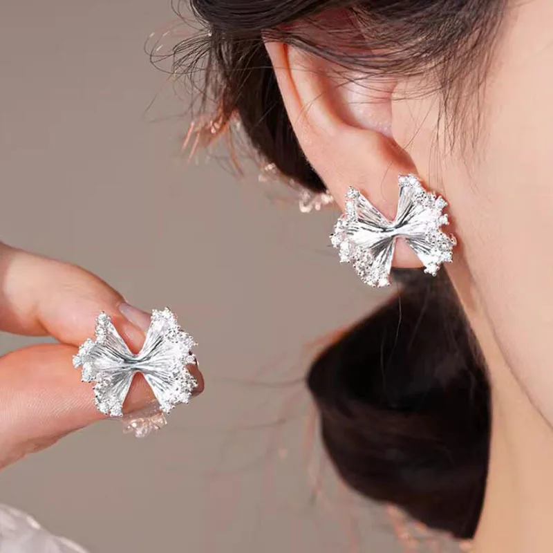 

1 Pair of Trendy Stylish Silver Dangle Earrings Wrinkled Bow Design Match Daily Outfits Y2k Party Accessories Fashionable Stuff