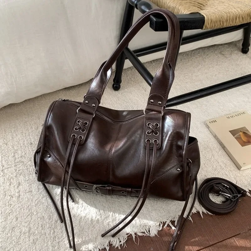 2026 جودة عالية حقائب كتف جديدة الشتاء سميكة مقاوم للماء حقائب اليد النسائية بولي بلون بلون سستة متقاطع حقيبة حمل عادية #3