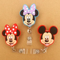 Disney-Soporte de carrete de insignia escalable de Mickey, Minnie, Donald Daisy, etiqueta de nombre de estudiante, accesorios de identificación