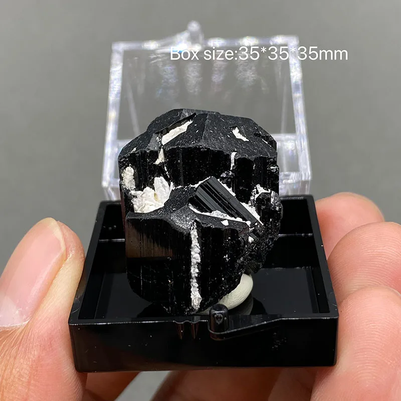 

100% натуральный черный турмалин и слюдяный камень, симбиотический необработанный камень, минеральный образец, коллекция драгоценных камней + размер коробки: 35*35*35 мм