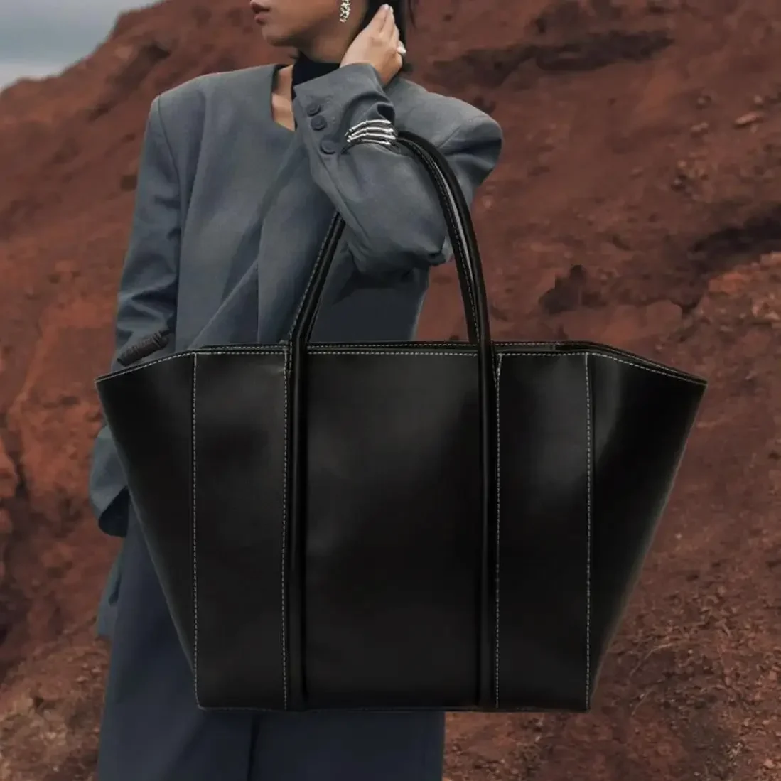 

Ladies' fashionable retro vegan leather oversized tote bag with large capacity soft leather shoulder bag