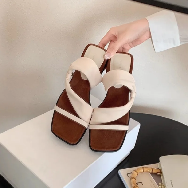 

Новинка лета 2024, женские уличные тапочки с квадратным носком на низком каблуке, повседневные женские сандалии без шнуровки в стиле ретро для офиса, пляжа и отдыха