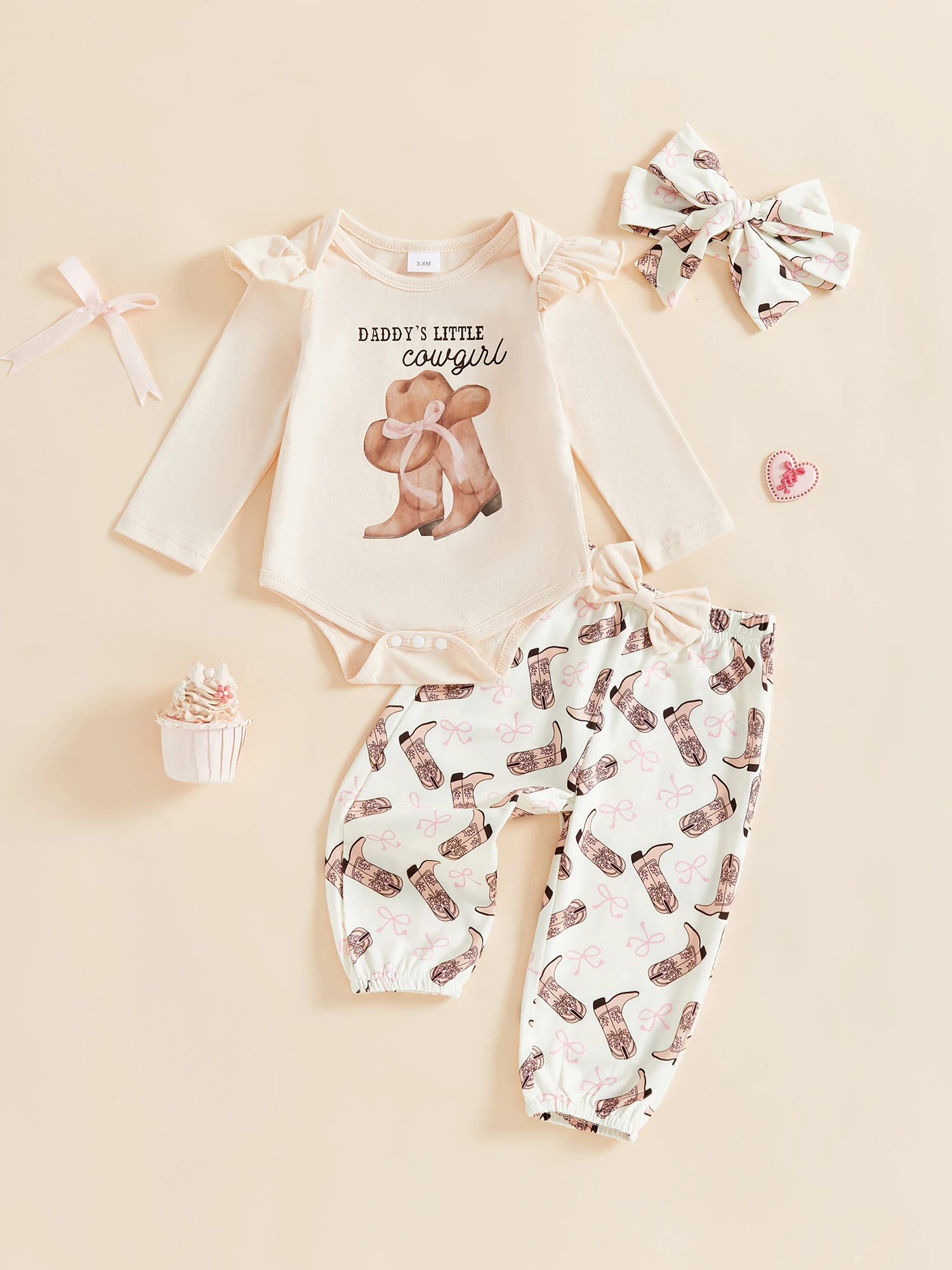 

Очаровательный наряд в стиле пастушки для маленьких девочек с комбинезоном с длинными рукавами и круглым вырезом, шляпой, брюками с принтом, повязкой на голову — комплект из трех предметов