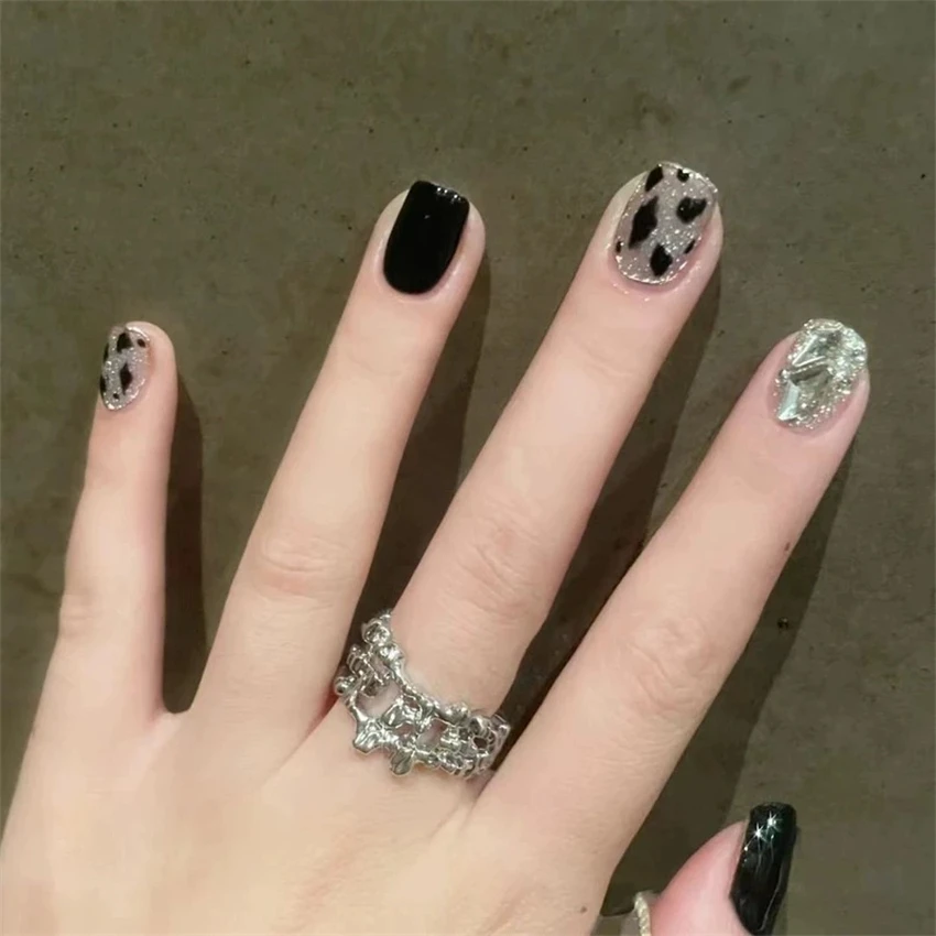 

24Pcs/Set Black Leopard Print Irregular Wearing False Nails Glitter Diamonds Whitening Press on Nails Handmade Fake Nails Tips