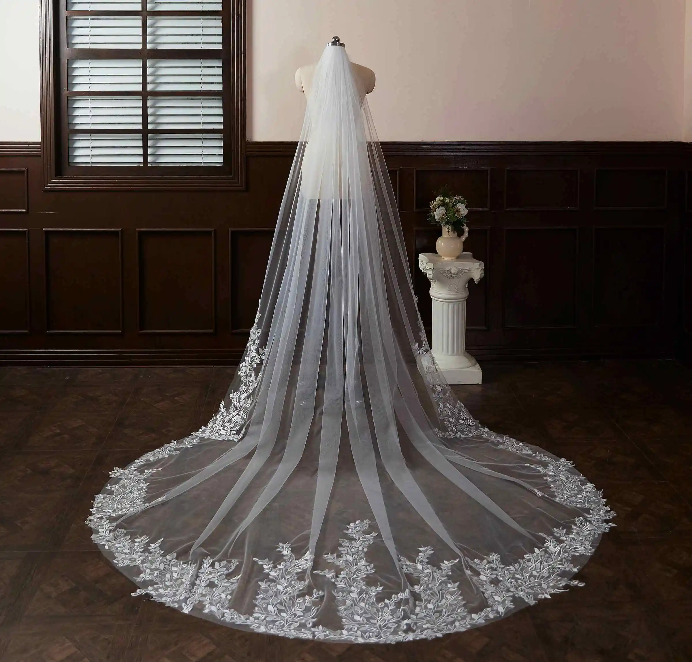 حجاب الزفاف الطويل طبقة واحدة حجاب الزفاف مع مشط طول الكاتدرائية الدانتيل يزين حافة اكسسوارات العروس المخصصة