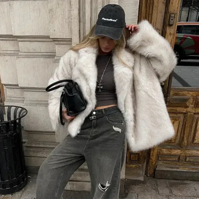 Nuovo cappotto lungo in peluche stile street da donna con cappotto in pelliccia sintetica autunno inverno caldo e freddo spesso Giacca in pelliccia di volpe tinta soffice di alta qualità