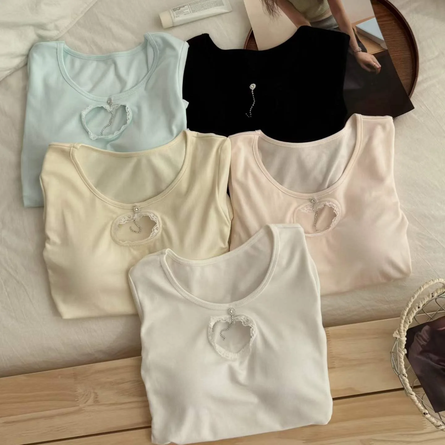 Summer New Style Lace Trim Slim Fit Short Sleeve T-Shirt Women's Fixed Band Chest Pad Versatile round Neck Hollow out T-Shirt