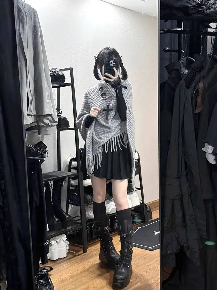 

2025 Autumn WinterWomen's Tassel Cape Knitwear Retro Stylish Niche Design High Neck Button Shawl Top