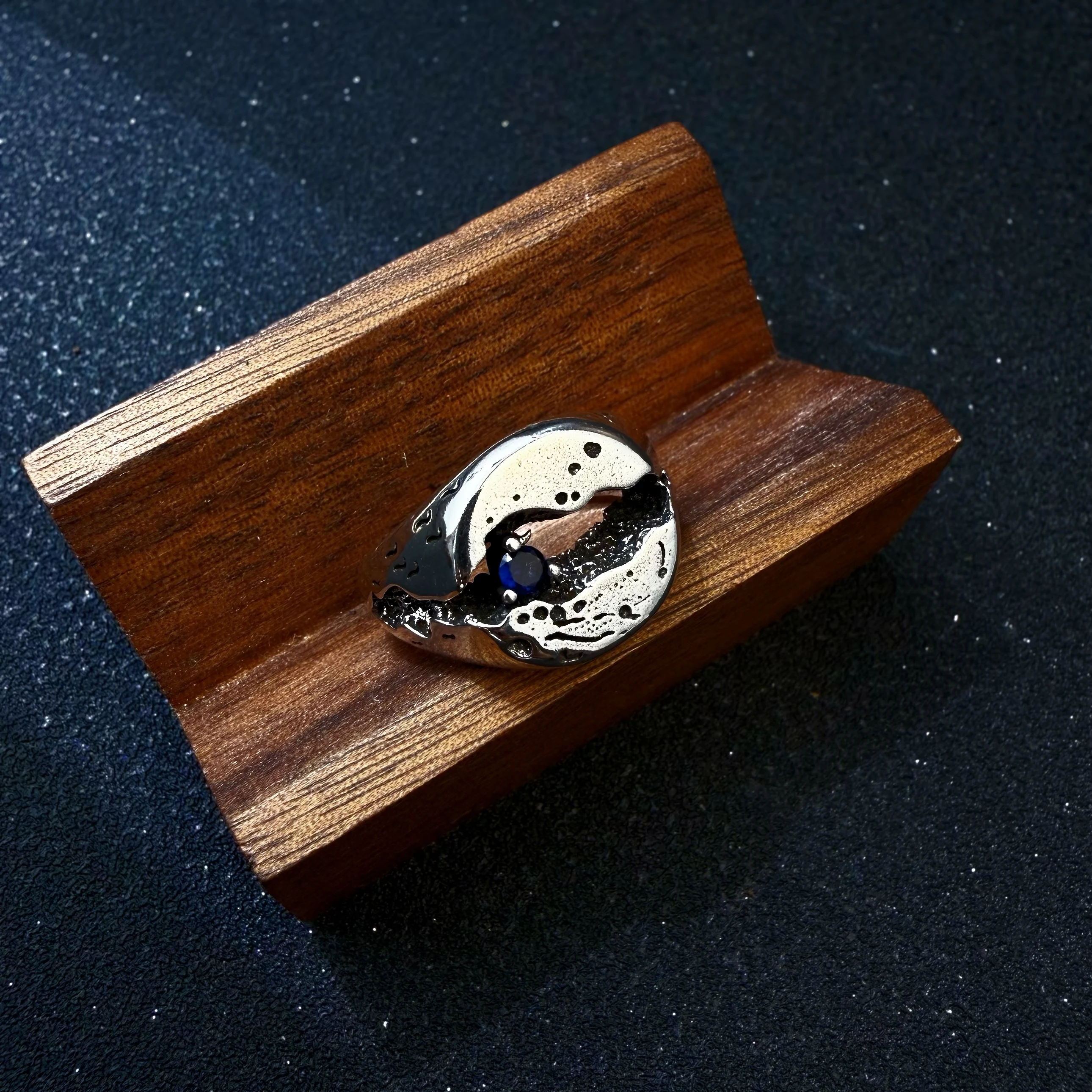 Retro Blauer Edelstein Verstellbarer Offener Ring für Männer Punk Gothic Edgy Hiphop Messingschmuck Vintage Biker-Accessoires Männergeschenk – Detail 4