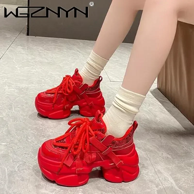 Zapatillas de deporte gruesas Rojas ostentosas para mujer, zapatos de plataforma alta, zapatos de piel cálidos, cuñas para mujer, zapatos deportivos de cuero informales para papá, invierno, 8CM