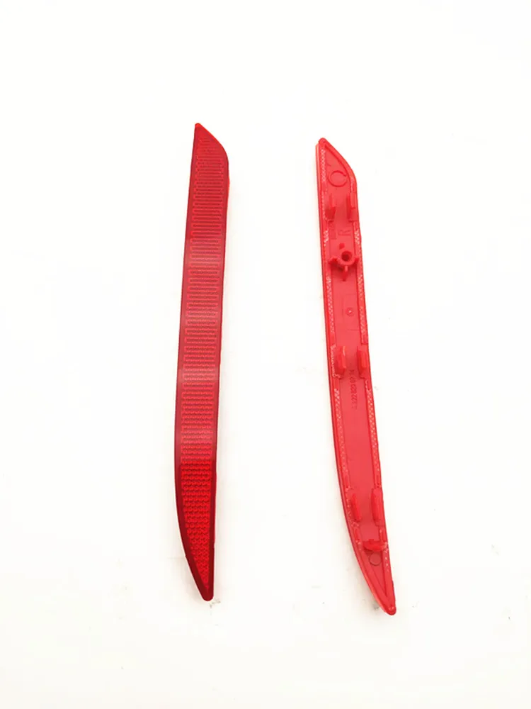 Car Rear Bumper Reflector Red Lens Reflective Warning Strip Light For Mercedes W177 A Class 2019-2023 OE 1778203301 1778203401