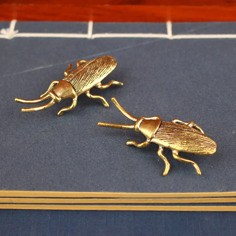 تمثال الصراصير النحاسي الصلب ​   - نموذج حشرة عتيق لديكور المكتب المنزلي، هدية مزحة فريدة ومبدء المحادثة