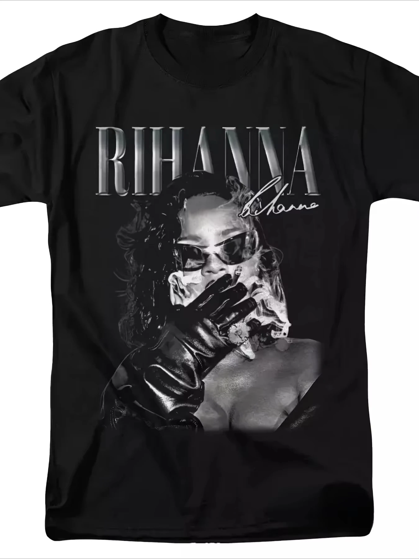 Camiseta Feminina Solta com Estampa Retrô Rihanna Tour, Tecido Macio e Respirável, Ideal para Uso Diário e em Eventos