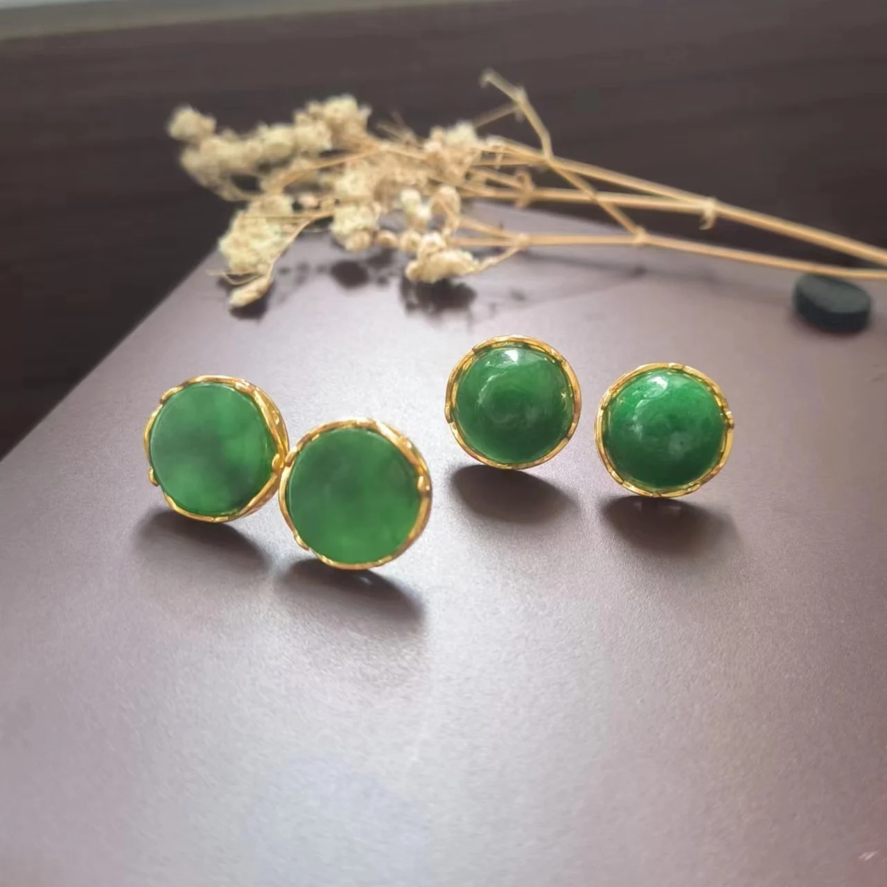 

1pcs/lot Natural emerald dry green Stud Earrings classical openwork vine S925 Sterling Silver gold plated round Simple stylish