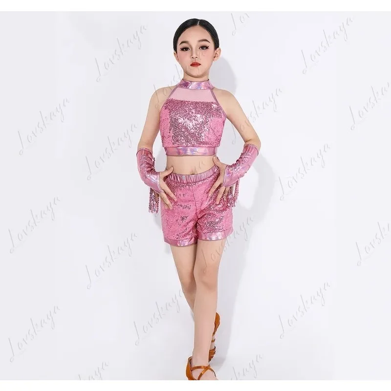 

Одежда для выступлений. Программа латинских джазовых танцев. Конкурс с разрезом в стиле хип-хоп с бахромой.