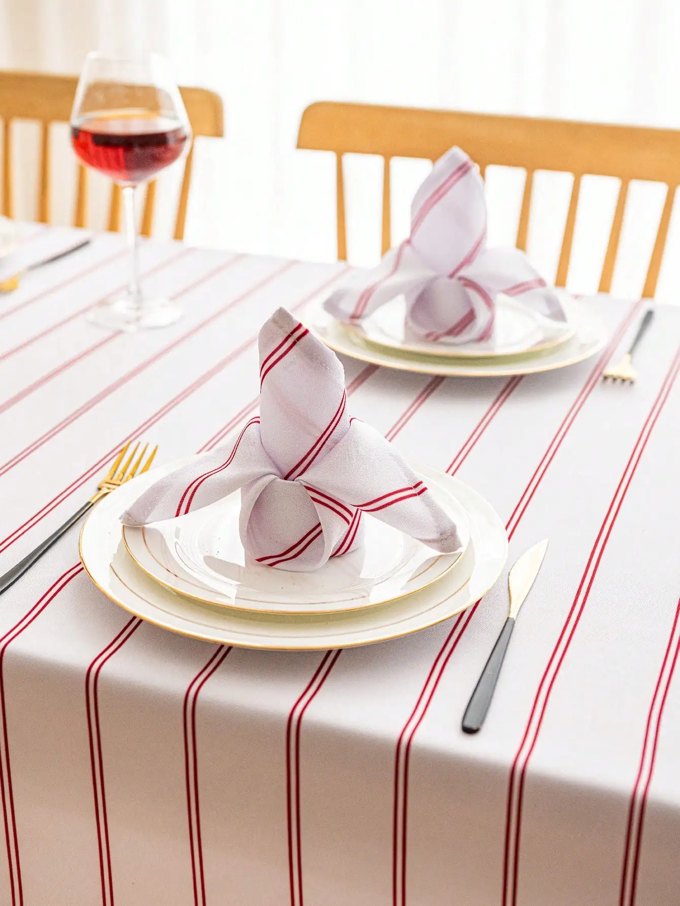 

40x40cm Classic Red Striped Cotton Napkins Elegant and Aesthetic for Wedding and Home Decor