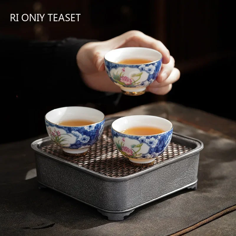 

1 Pcs Chinese Handmade Blue and White Porcelain Teacup Meditation Cup Exquisite Hand-painted Lotus Ceramic Tea Bowl Tea Set